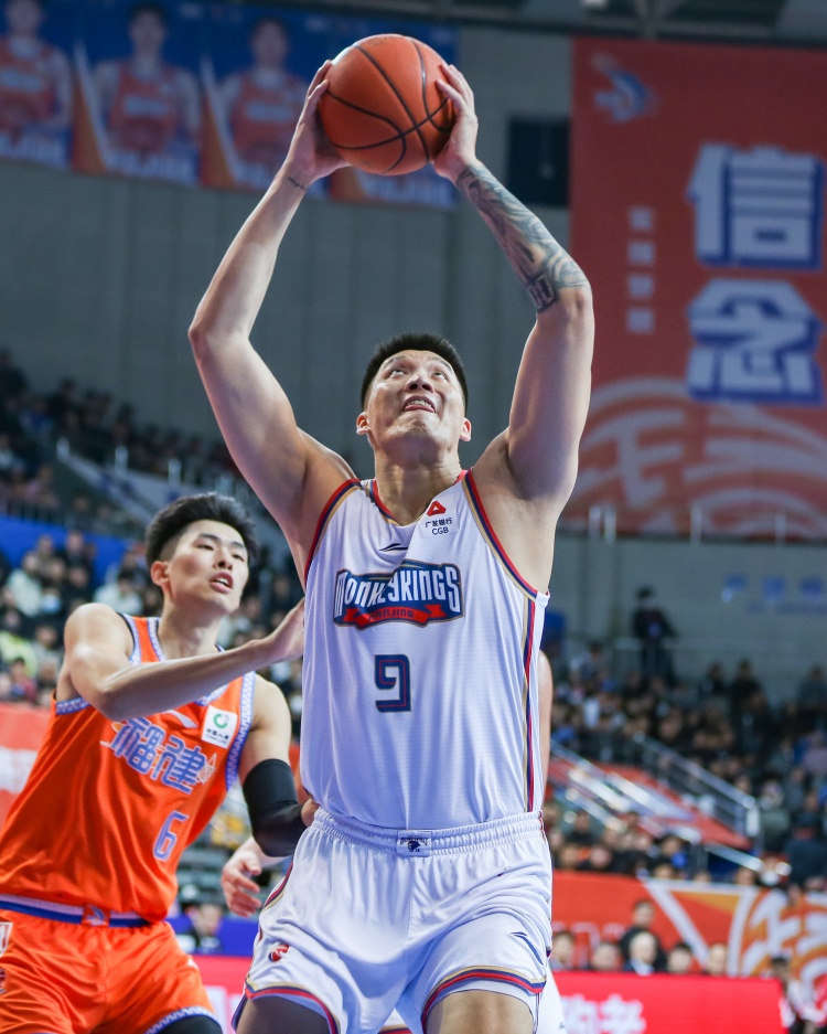 媒体人：对阿日有意的球队不愿出足额培养费 同曦主动放弃培养费